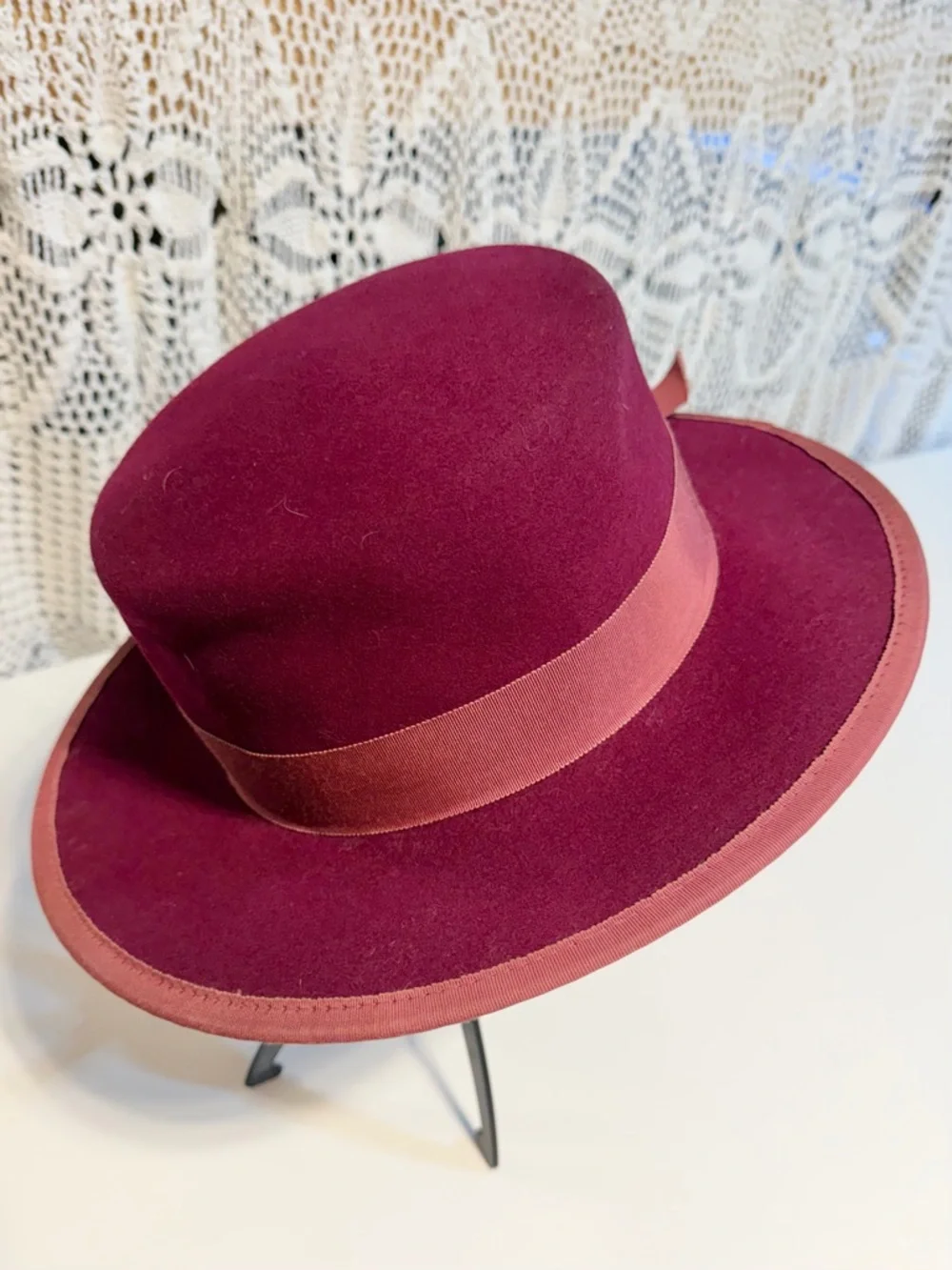VINTAGE raspberry wool bowler hat grosgrain ribbon bow MCM 50s 60s church ladys - Picture 2 of 11